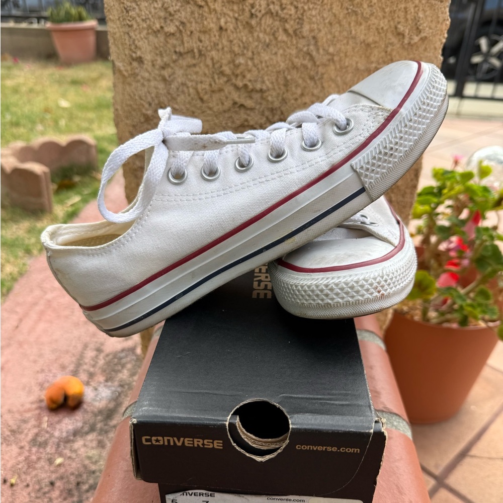 Converse Unisex Chuck Taylor All Store Sneakers (Size 5M/7W)